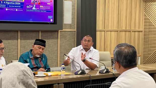 Anggota DPR RI Andre Rosiade bersama Gubernur Sumbar Mahyeldi Ansharullah bertemu dengan Direktur Jenderal (Dirjen) Bina Marga Kemen PUPR Rachman Arief Dienaputra (dok.istimewa)