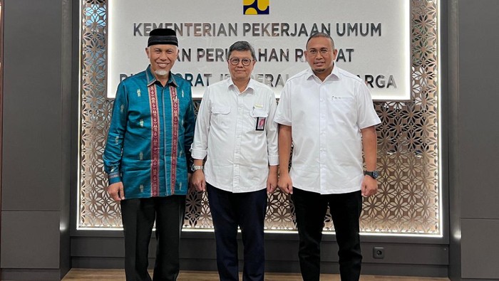 Anggota DPR RI Andre Rosiade bersama Gubernur Sumbar Mahyeldi Ansharullah bertemu dengan Direktur Jenderal (Dirjen) Bina Marga Kemen PUPR Rachman Arief Dienaputra.
