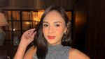 5 Pesona Angie Ang yang Sita Perhatian Tamu Pernikahan karena Suka Mewek
