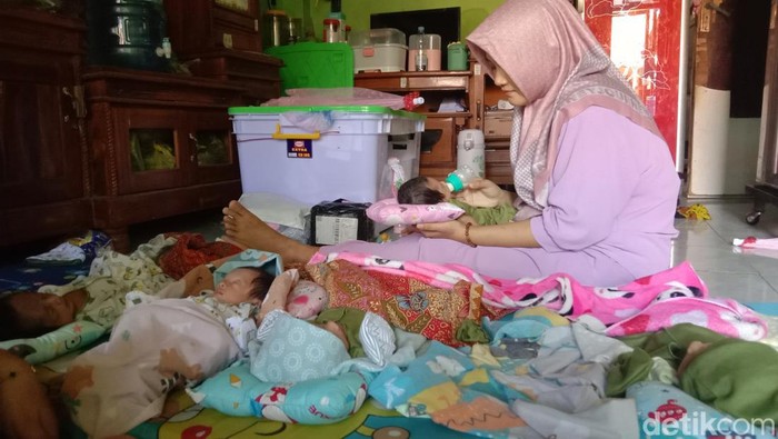 Bayi kembar 5 di Desa Bodas, Kecamatan Tukdana, Kabupaten Indramayu