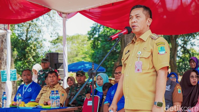 Bupati Karawang Aep Syaepuloh.