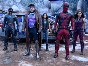Ryan Reynolds Puji Wesley Snipes: Hes Marvel Daddy