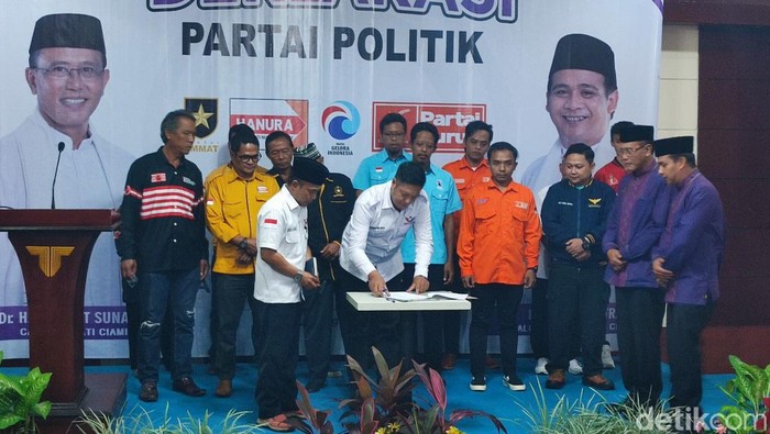 Delapan Partai Politik Non Parlemen di Ciamis deklarasi mendukung pasangan kepala daerah Herdiat-Yana di Pilbup Ciamis.