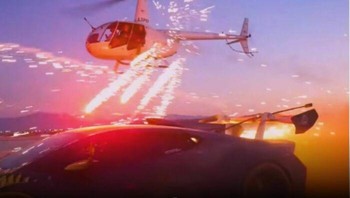 Suk Min Choi, seorang YouTuber berusia 24 tahun, telah didakwa karena menyebabkan penempatan alat peledak atau pembakar di pesawat terbang untuk aksi video di mana sebuah helikopter menembakkan kembang api ke Lamborghini di gurun California. Choi, yang dikenal sebagai Alex Choi, mengatur produksi video, yang tidak memiliki izin dan otorisasi yang diperlukan. Video tersebut, berjudul Menghancurkan Lamborghini dengan Kembang Api, menunjukkan dua wanita di dalam helikopter menargetkan mobil mewah. Choi menghadapi hukuman hingga 10 tahun di penjara federal jika terbukti bersalah. Foto: Instagram/influencerinthewid