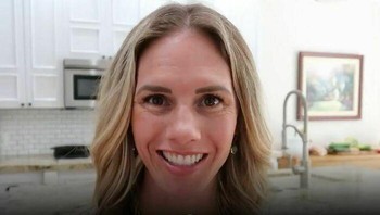 Ruby Franke, mantan momfluencer YouTube dijatuhi hukuman maksimal 30 tahun penjara setelah mengaku bersalah atas beberapa tuduhan pelecehan anak yang diperburuk. Franke mengaku secara fisik menyiksa putranya yang berusia 12 tahun, memegang kepalanya di bawah air, merampas makanannya, dan mengikat tangan dan kakinya setelah dia mencoba melarikan diri.Franke menyembunyikan pelecehan selama bertahun-tahun dan mendokumentasikan kehidupan sehari-hari keluarganya di Utah di saluran YouTube populernya 8 Passengers. Foto: Instagram/influencersinthewild