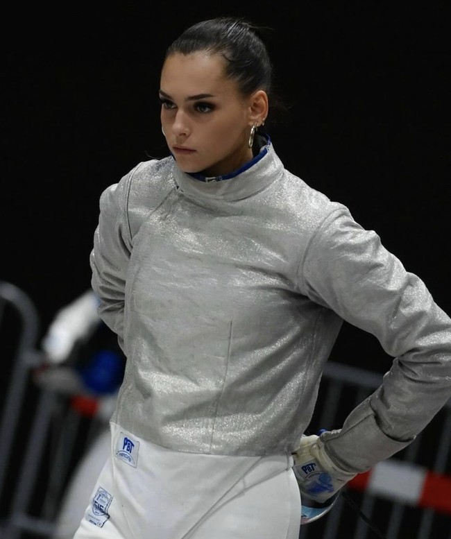 Seorang atlet anggar asal Hungaria telah mencuri perhatian dunia di Olimpiade Paris 2024. Luca Szucs kini dijuluki sebagai atlet terseksi di Olimpiade Paris oleh Barstool Sports. Foto: dok. Instagram @_lucaszucs