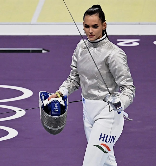 Luca berkompetisi dalam kategori individu dan tim di cabang olahraga anggar. Prestasinya di arena olahraga disertai dengan popularitasnya di dunia maya, di mana ia memiliki hampir 60.000 pengikut di Instagram. Jumlah pengikutnya diperkirakan akan terus bertambah seiring kepopulerannya di Olimpiade. Foto: dok. Instagram @_lucaszucs