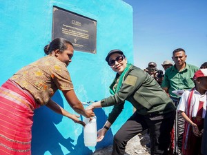 Anita Ratnasari Tanjung Resmikan Fasilitas Akses Air Bersih di Lelogama Kupang