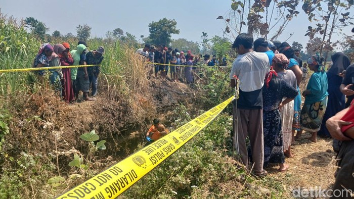 Geger temuan mayat terbakar di parit Pasuruan