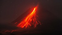 Menurut data BPPTKG periode pengamatan 5 Agustus 2024 pukul 00.00 WIB - 24.00 WIB telah terjadi 55 kali guguran lava dengan jarak luncur maksimal 1.700 meter ke arah barat daya.  