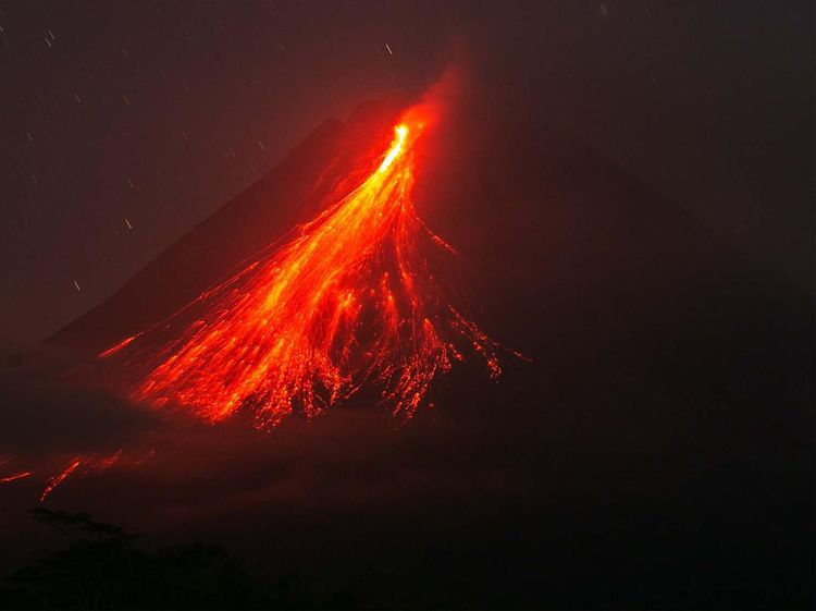 Potret Guguran Lava Pijar dari Gunung Merapi yang Erupsi