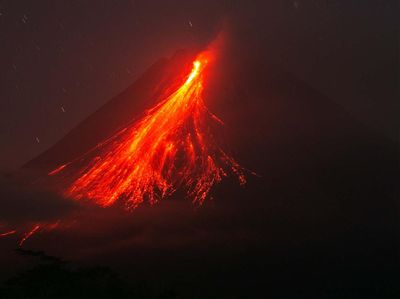 Potret Guguran Lava Pijar dari Gunung Merapi yang Erupsi