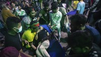 Sejak saat itu, aksi protes berubah menjadi gerakan anti-pemerintah yang lebih luas.  