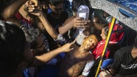 Protes mahasiswa dimulai bulan lalu sebagai seruan untuk menghapus sistem kuota untuk rekrutmen sektor publik yang kontroversial, yang sekarang telah dibatalkan oleh Mahkamah Agung Bangladesh.  
