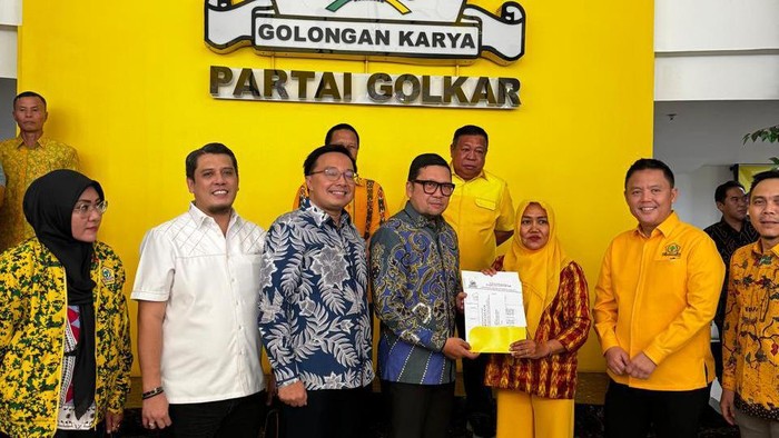 Hepy-Efsi mendapat dukungan Golkar untuk maju Pilkada Pagar Alam.
