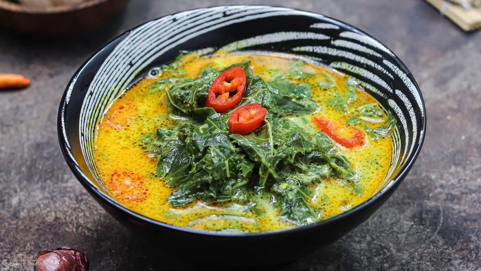 Cara Merebus Daun Singkong agar Tetap Hijau, Empuk, dan Tidak Pahit