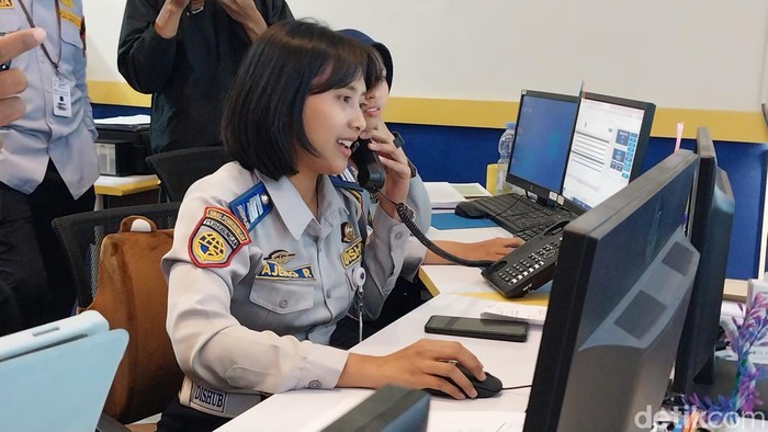 Kantor ATCS Dishub Kota Malang dan Ajeng Ratnasari petugas Dishub Kota Malang yang kerap menegur pelanggar lalin.