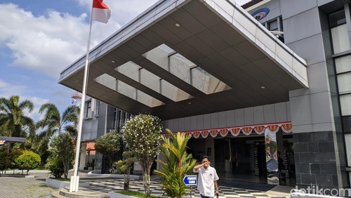Suasana kantor BPKP NTB lokasi pemeriksaan saksi, Selasa (6/8/2024). Foto: (Ahmad Viqi/detikBali).