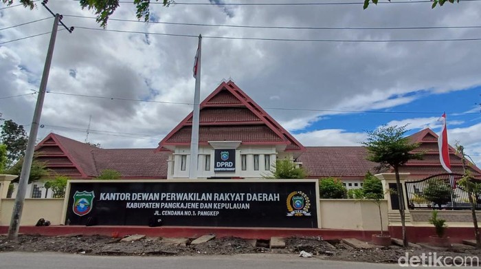 Kantor DPRD Kabupaten Pangkep.