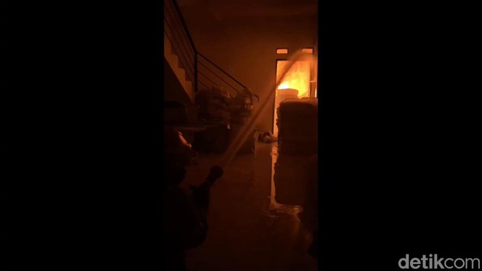 Kebakaran gudang rongsok di Bandung
