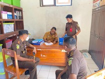 Kejari Lembata Geledah 2 Instansi Terkait 2 Kasus Korupsi