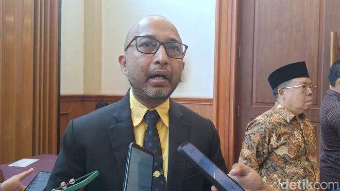 Kepala Dinas Lingkungan Hidup (DLH) Kota Mataram Nizar Denny Cahyadi. (Foto: Nathea Citra/detikBali)