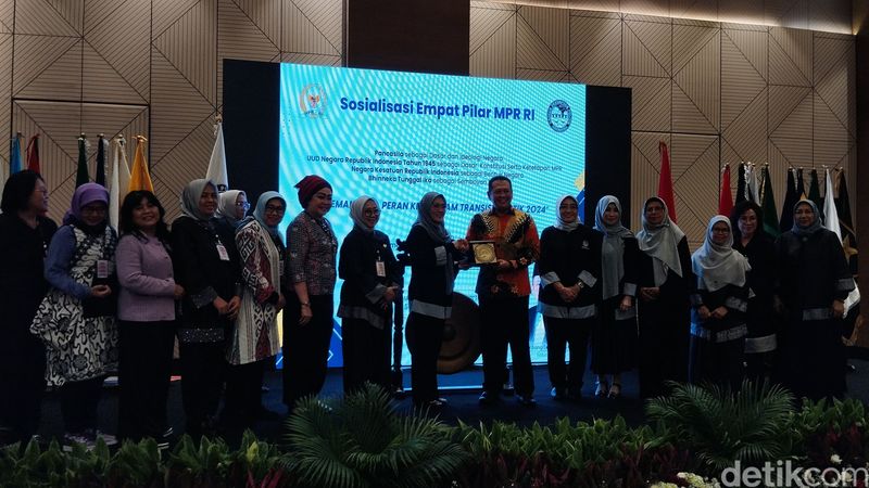 Ketua MPR Bamsoet di acara Rakernas Kaukus Perempuan Politik Indonesia. (Maulana Ilhami Fawdi/detikcom)