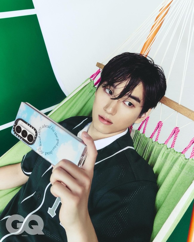 Meski tidak diturunkan untuk Olimpiade Paris 2024, atlet yang berada di posisi 34 dunia tersebut jadi perbincangan. Dalam pemotretan terbaru untuk GQ, Lim Sung Jin memamerkan visual yang bikin penggemar terpesona sekaligus familiar. Foto: Instagram Lim Sung Jin