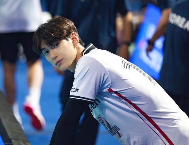 Begini pesona pria bertinggi 1,93 cm tersebut ketika berlaga dalam timnya Suwon KEPCO Vixtorm. Foto: Instagram Lim Sung Jin