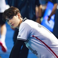 Begini pesona pria bertinggi 1,93 cm tersebut ketika berlaga dalam timnya Suwon KEPCO Vixtorm. Foto: Instagram Lim Sung Jin