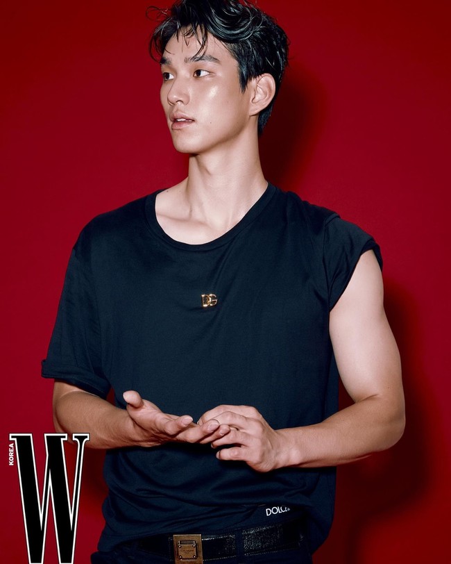 Berkat ketampanannya, Lim Sung Jin cukup sering didaulat menghiasi halaman majalah. Sebelumnya ia berpose untuk majalah W Korea yang menampilkan sisi macho-nya. Foto: Instagram Lim Sung Jin