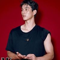 Berkat ketampanannya, Lim Sung Jin cukup sering didaulat menghiasi halaman majalah. Sebelumnya ia berpose untuk majalah W Korea yang menampilkan sisi macho-nya. Foto: Instagram Lim Sung Jin