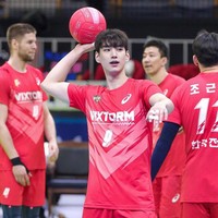 Sebelum foto pemotretan ini, Lim Sung Jin memang sudah sering jadi perhatian karena penampilannya. Di Instagram, ia pun sering mengunggah fotonya baik di lapangan maupun keseharian. Foto: Instagram Lim Sung Jin