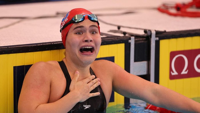 WESTMONT, ILLINOIS - APRIL 13: Luana Alonso of Paraguay reacts after winning the Womens 100 Meter Butterfly consolation on Day 2 of the TYR Pro Swim Series Westmont on April 13, 2023 in Westmont, Illinois. (Photo by Michael Reaves/Getty Images)