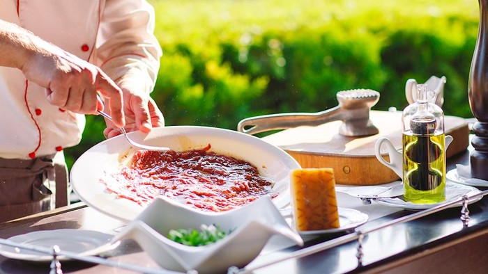 5 Makanan dari Daging Mentah Paling Populer di Dunia