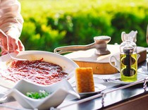 5 Makanan dari Daging Mentah Paling Populer di Dunia