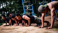 Komunitas Greekstenics tengah berlatih di Taman Kota 1 BSD, Tangerang Selatan (Tangsel). Olahraga ini disebut kalistenik, yaitu melatih otot dengan memanfaatkan berat tubuh.   