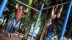 Tempat Bermain di Taman Bisa Jadi Alat Bentuk Otot, Nih Lihat