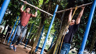 Tempat Bermain di Taman Bisa Jadi Alat Bentuk Otot, Nih Lihat