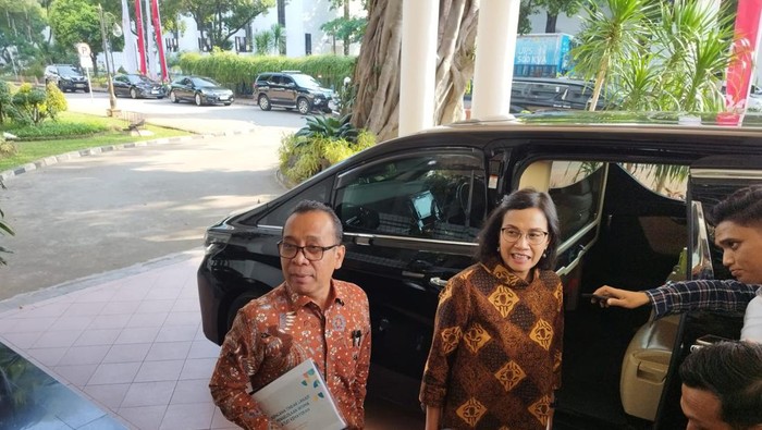 Menteri Sekretaris Negara Pratikno dan Menteri Keuangan Sri Mulyani Indrawati