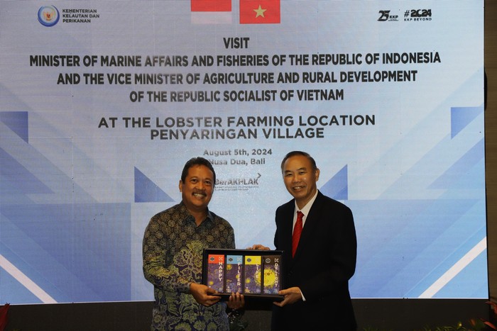 Menteri Trenggono saat bertemu dengan Wakil Menteri Pertanian dan Pengembangan Pedesaan Vietnam, Phung Duc Tien, di Bali, Senin (5/8)