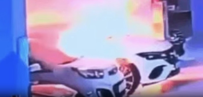 Mobil listrik Mercedes Benz EQE terbakar