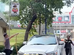 Viral Mobil Dilempari Tinja Saat Melintas di Terowongan Casablanca
