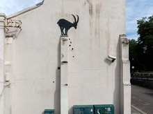 Mural Kambing Hitam Banksy Muncul Lagi di London