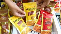 Sebagai pilar penting pembangunan, UMKM berkontribusi besar bagi perekonomian bangsa. Sektor UMKM memberikan kontribusi terhadap Produk Domestik Bruto (PDB) Indonesia sebesar 61% atau senilai Rp 9.580 triliun, sementara kontribusi UMKM terhadap penyerapan tenaga kerja mencapai 97% dari total tenaga kerja. Sebagai pilar penting pembangunan, UMKM berkontribusi besar bagi perekonomian bangsa. Sektor UMKM memberikan kontribusi terhadap Produk Domestik Bruto (PDB) Indonesia sebesar 61% atau senilai Rp 9.580 triliun, sementara kontribusi UMKM terhadap penyerapan tenaga kerja mencapai 97% dari total tenaga kerja.