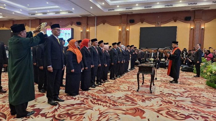 Pelantikan 40 anggota DPRD Kota Mataram di Hotel Lombok Raya, Mataram, Selasa (6/8/2024).