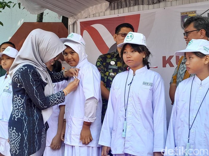 Bupati Demak Eistianah menghadiri launching Bocil Gemoy untuk jadi pionir cegah demam berdarah di SDN Batursari 7, Mranggen, Demak, Selasa (6/8/2024).