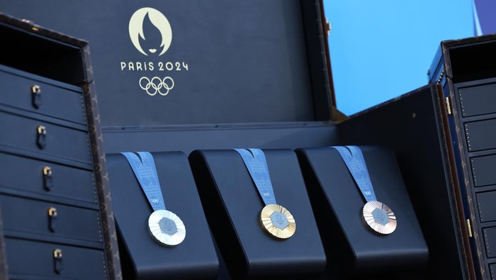 PARIS, FRANCE - AUGUST 05: A detailed view of a Bronze, Silver and Gold medal on display at Champions Park on day ten of the Olympic Games Paris 2024 on August 05, 2024 in Paris, France. (Photo by Arturo Holmes/Getty Images)