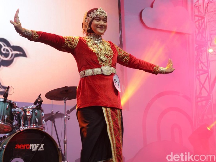 Foto penampilan peserta yang mengikuti audisi Emeron Hijab Hunt 2024 di Solo Paragon Lifestyle Mall, Solo, Jawa Tengah (4/8/2024).