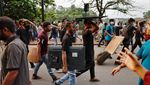 PM Bangladesh Mundur, Istananya Dijarah Demonstran